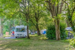 Kampeerplaats(en) - Stop Camping-Car - Camping LES GRANGES