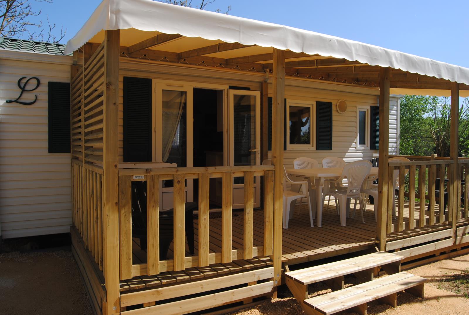 Accommodation - Mobilhome Avec Sanitaire 3 Chambres 6 Pers - Camping à la ferme les Pierres Chaudes