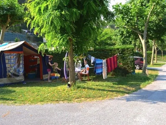 Empl Confort (Tente Ou Caravane Ou Camping-Car) + Voiture + Électricité 6A -