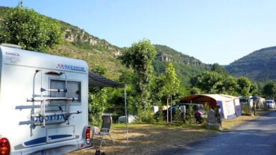Comfort Pitch tent or caravan or camping-car, car, electricity 10A — 2