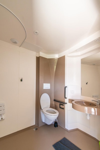 Riviera air-conditioned cottage for disabled guests — 6