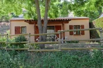 Mietunterkunft - Hütte - Chalet 30-35M² - N°202 -4 Pers - Camping de la Cascade