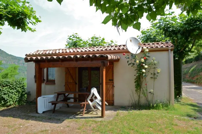 Location - Maison-Chalet 30-35M² - N°208 4 Pers. - Camping de la Cascade