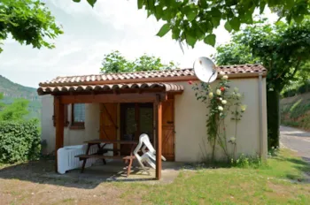 Mietunterkunft - House-Cottage 30-35M² - N°208 4 Pers. - Camping de la Cascade