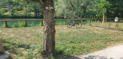 Privilège pitch, riverside, Tent, Caravan, Camper, Car, Electricity 10A. — 4