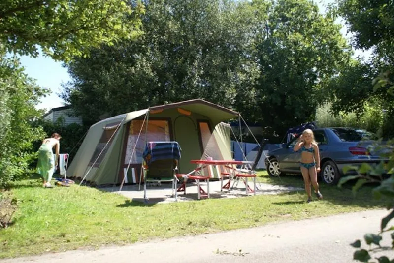 Kampeerplaats(en) - Forfait A : Standplaats + Voertuig - Camping Le Trèfle à 4 Feuilles