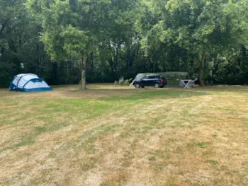 Emplacement - Forfait A : Emplacement + Voiture - Camping Le Trèfle à 4 Feuilles