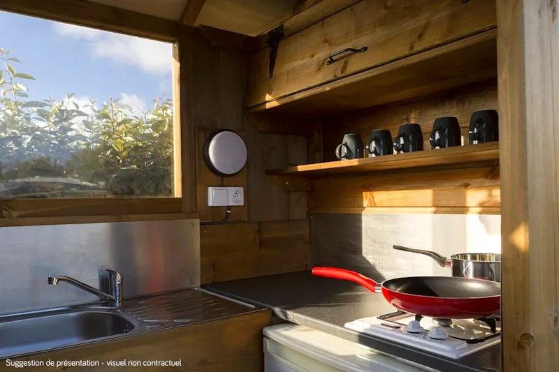 Forfait Premium : Emplacement 10A Équipé D'une Freecamp (Cabane Avec Sanitaires)