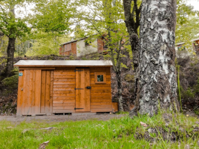 Premium package: 10A pitch equipped with a Freecamp (hut with sanitary facilities) — 2
