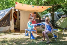 Kampeerplaats(en) - Pakket Locatie Natuur En Ruimte Centrum (Met Elektriciteit) 2 Personen - Clico Chic - Camping La Source du Jabron