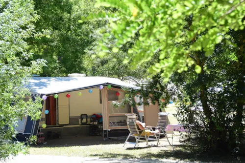 Pitch - Package Location Nature And Space Center (With Electricity) 2 People - image n°2 - Clico Chic - Camping La Source du Jabron