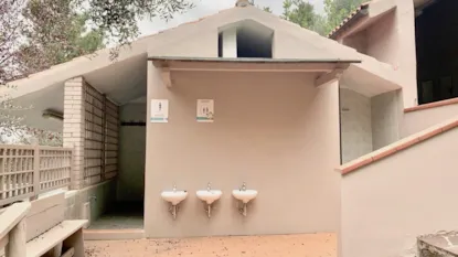 Emplacement Confort (Électricité 6A + Eau)