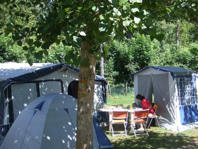 Emplacement: Voiture + Tente/Caravane Ou Camping-Car