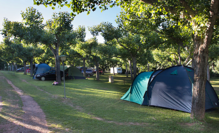 Emplacement: Voiture + Tente/Caravane Ou Camping-Car