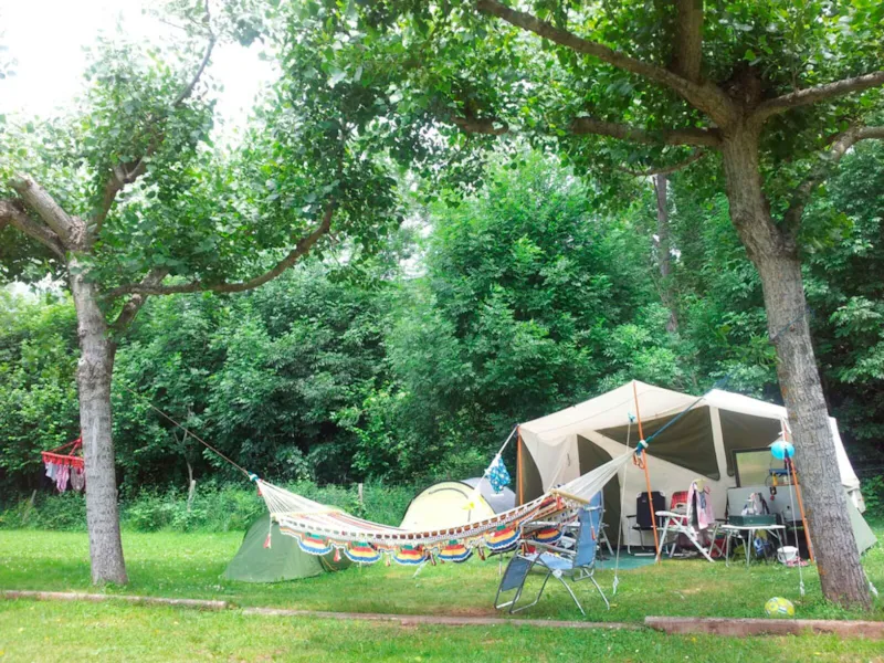 Emplacement: Voiture + Tente/Caravane Ou Camping-Car