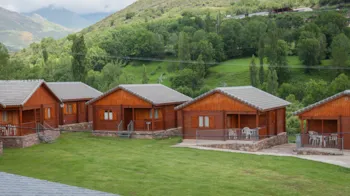 Mietunterkunft - Hölzerner Bungalow - Camping Laspaúles