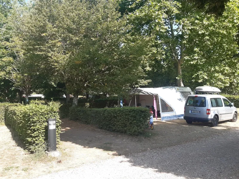 Forfait Confort (1 Tente, Caravane Ou Camping-Car / 1 Voiture / Électricité)