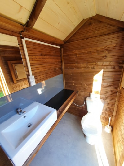 Standard Ecolodge tent 20m² - 2 bedrooms - covered terrace - lake view