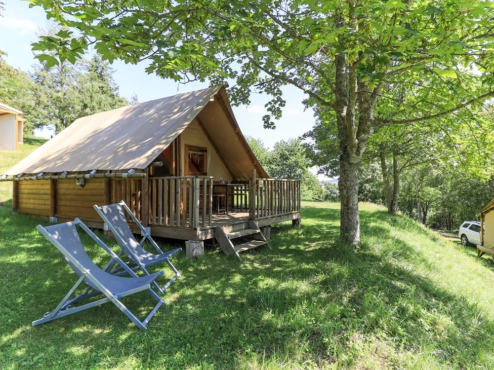 Accommodation - Standard Ecolodge Tent 20M² - 2 Bedrooms - Covered Terrace - Flower Camping du Lac de Saint Point  Lamartine - Saône et Loire - Bourgogne du Sud 