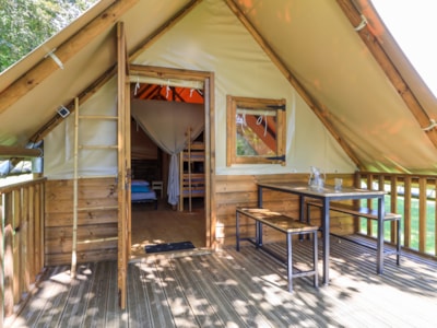 Standard Ecolodge tent 20m² - 2 bedrooms - covered terrace - lake view