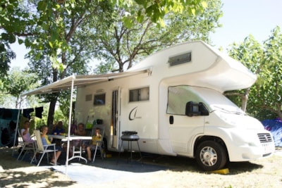 Pitch Premium (70m²) : car + tent/caravan or camping-car + Wifi — 1