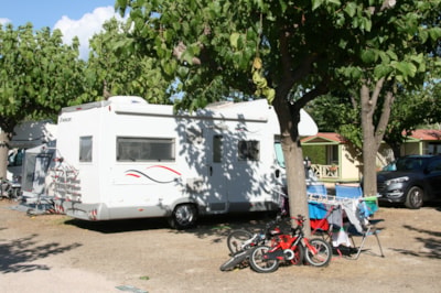 Pitch Premium (70m²) : car + tent/caravan or camping-car + Wifi — 2