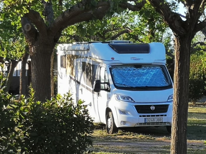 Emplacement Premium (70M²): Voiture + Tente/Caravane Ou Camping-Car + Wifi