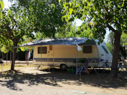 Stellplatz - Stellplatz Standard (60M²) : Auto + Zelt/Wohnwagen - Camping La Pineda de Salou