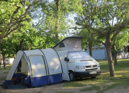 Parcela Standard (60M²): Coche + Tienda/Caravana |Camper