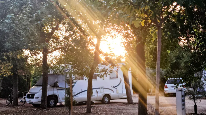 Emplacement Premium (70M²): Voiture + Tente/Caravane Ou Camping-Car + Wifi