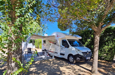 Pitch Premium (70m²) : car + tent/caravan or camping-car + Wifi — 4
