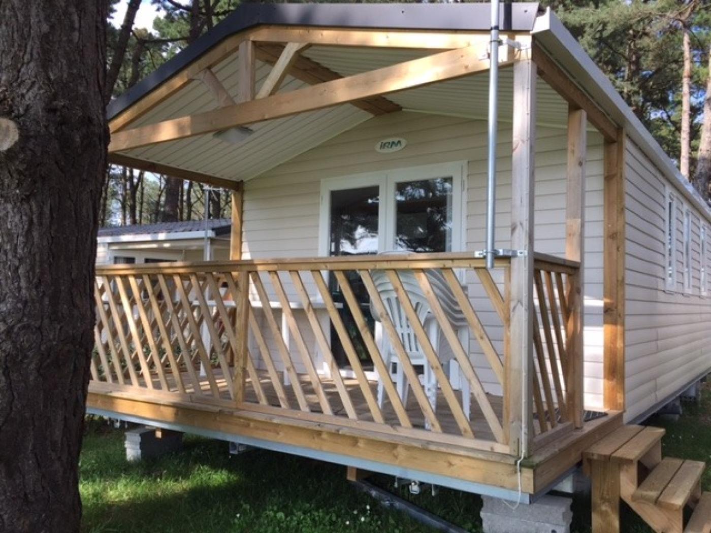 Stacaravan Eden - 25m² - 2 slaapkamers - overdekt terras 7m²