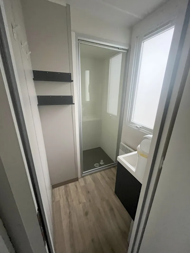 Mobil Home Classique - 25M² - 2 Chambres - Terrasse Semi-Couverte Côté