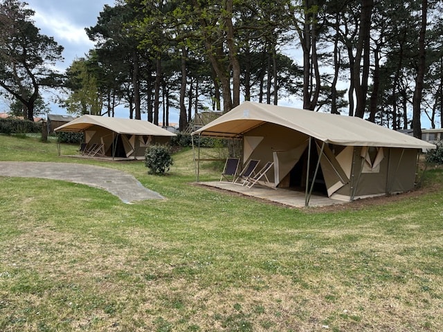 Tente toilée - 20m² - 3 chambres - avec électricité + terrasse couverte