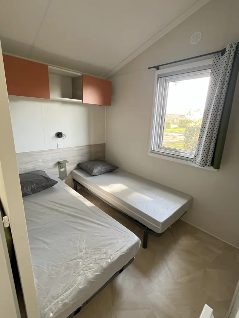 Mobil Home Confort - 25M² - 2 Chambres - Terrasse Couverte Côté