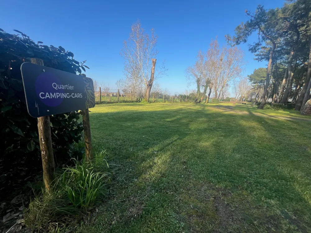 Emplacement - Aire Camping-Car - Avec Électricité - Ushuaïa Villages - Camping l'Estuaire ***