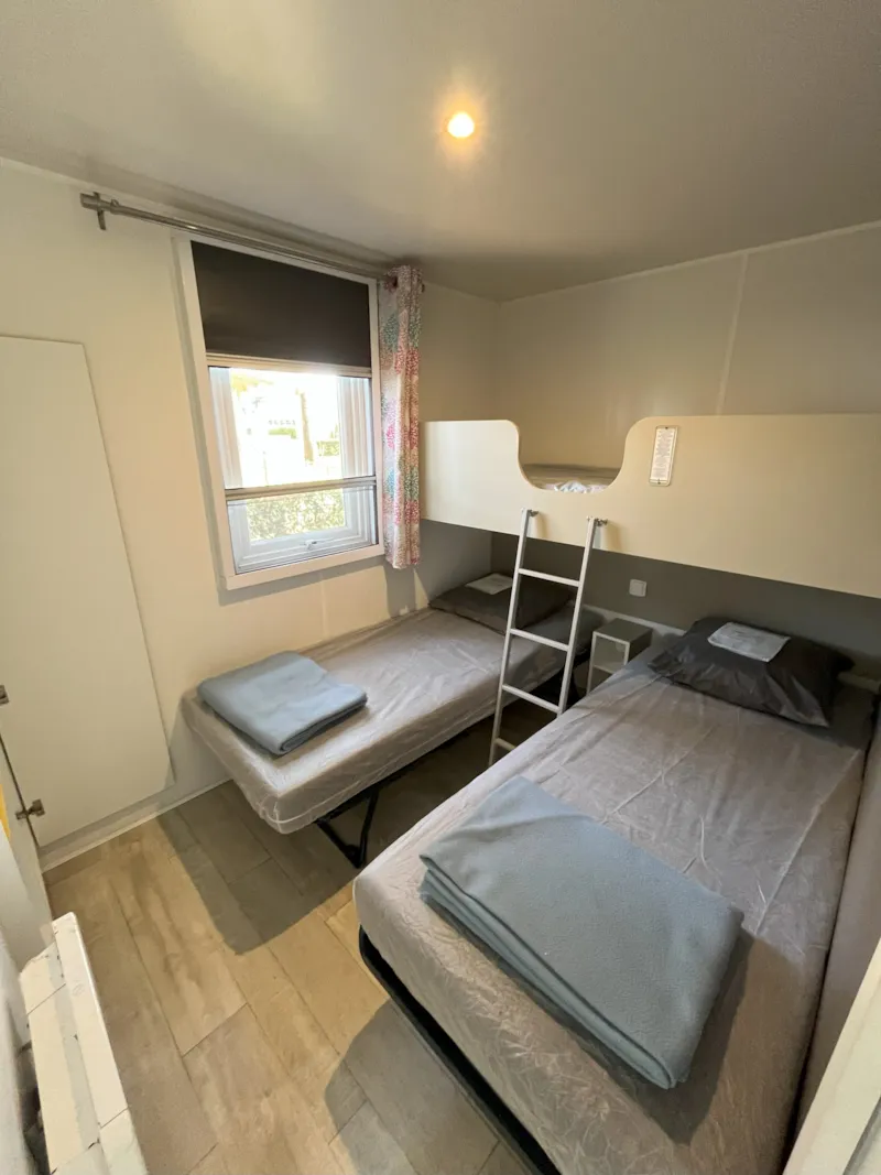 Mobil Home Nuitée - 25M² - 2 Chambres - Terrasse Couverte Côté