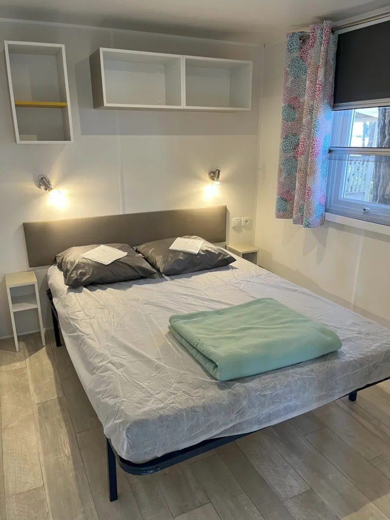 Mobil Home Nuitée - 25M² - 2 Chambres - Terrasse Couverte Côté
