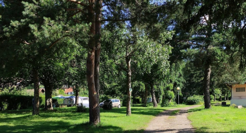 Forfait camping (emplacement, 2 personnes, 1 véhicule)