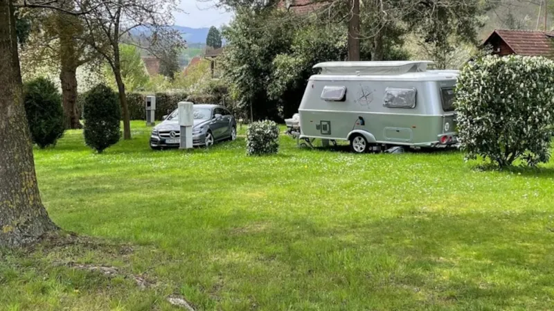 Forfait Camping (Emplacement, 2 Personnes, 1 Véhicule)