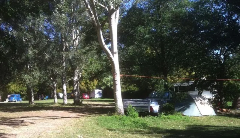 Forfait Emplacement Confort : 1 Véhicule, 1 Tente Ou Caravane Ou Camping-Car