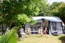 Forfait Confort 90 À 110 M2 (1 Tente, Caravane Ou Camping-Car / 1 Voiture / Électricité) Forfait Confort 90 À 110 M2 (1 Tente, Caravane Ou Camping-Car / 1 Voiture / Électricité)