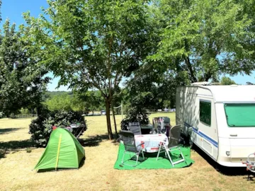 Kampeerplaats(en) - Standplaats Caravan Of Camper - Camping Ferme de la Brauge