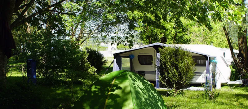 Forfait Camping (Emplacement, 2 Personnes, 1 Véhicule)