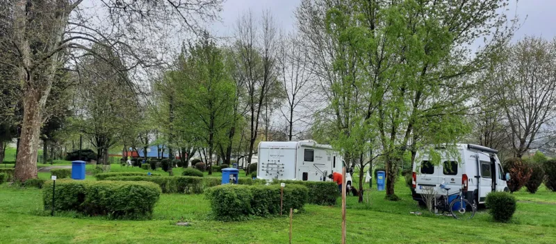 Forfait Camping (Emplacement, 2 Personnes, 1 Véhicule)