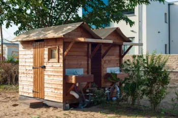 Stellplatz - Premium Stellplatz Mit Eigenem Bad (1 Zelt, Wohnwagen, Wohnmobil / 1 Auto / Strom 16A) - Camping Les Jardins d'Agathe