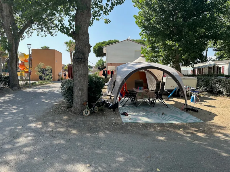 Forfait Emplacement Confort (Tente, Caravane Ou Camping-Car /1Voiture / Élec 16A) Eau Et Évacuation