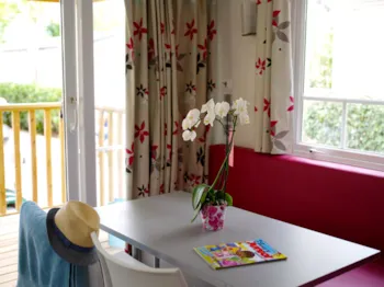 Mietunterkunft - Confort Calypso 25M² - 2 Schlafzimmer - Klimaanlage - Camping Les Jardins d'Agathe