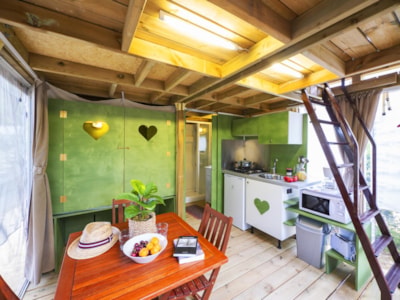 Tent Lodge Air 4p 2bdr 1bath *** — 2