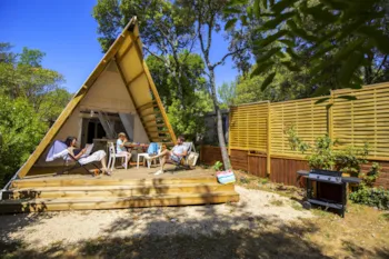 Accommodation - Glamping Victoria Tent 4P 2Bdr 1Bath **** Air-Conditioned - YELLOH! VILLAGE - CAMPING LES CASCADES